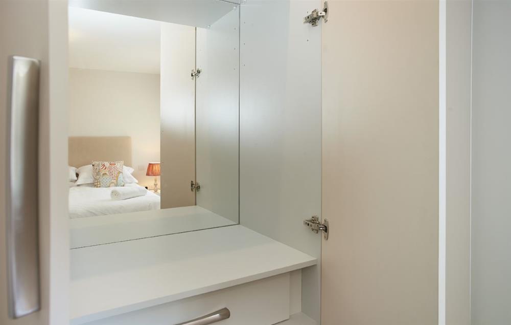 En-suite shower room to bedroom five at Bokes Barn, Hawkhurst