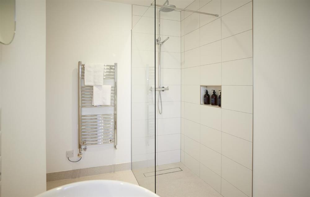 En-suite shower room to bedroom three (photo 2) at Bokes Barn, Hawkhurst