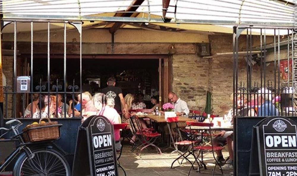 Breakfast al fresco at one of the many Dartmouth cafes at Bolthole Cabin, Dartmouth