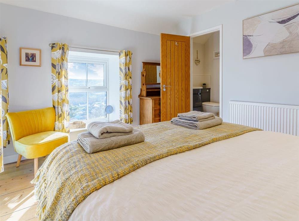 Double bedroom (photo 2) at Bon Accorde in Goodwick, Dyfed