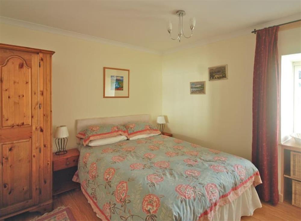 Relaxing double bedroom at Hydrangea Cottage, 