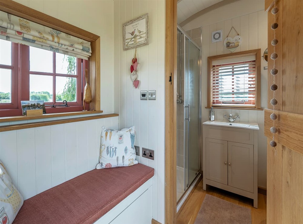 Bathroom at Bonnies Shepherd Hut in Nottingham, Leicestershire
