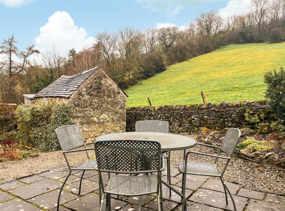 Sitting-out-area at Bonsall View Cottage in Bonsall, Derbyshire
