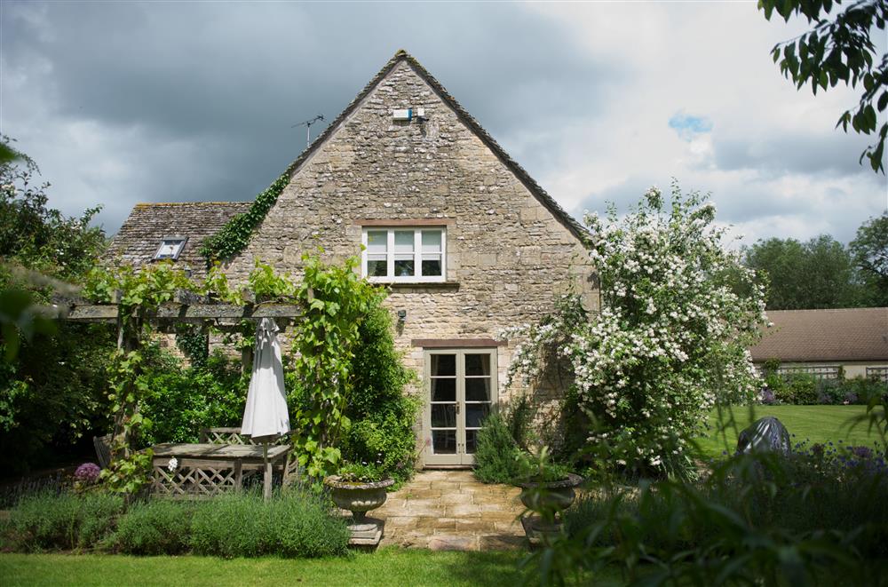 Enjoy an al-fresco meal whilst taking in the surrounding nature at Bookers Cottage, Bruern, near Chipping Norton