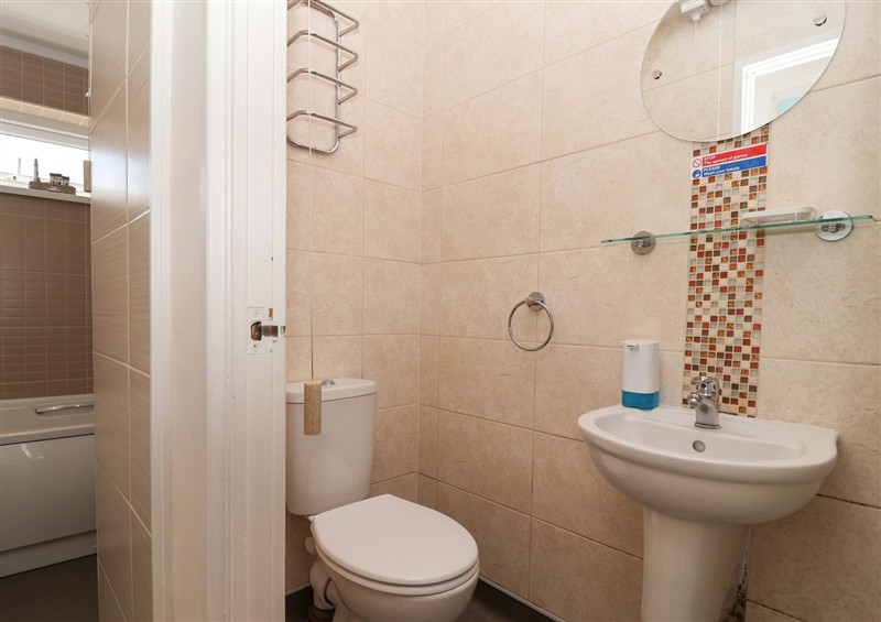 The bathroom at Boos Bungalow, Callington near Gunnislake
