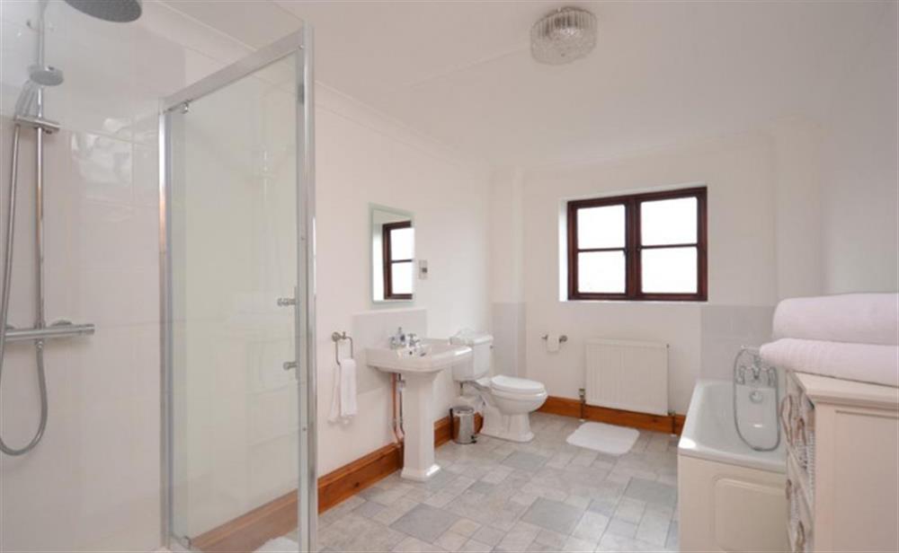 Family bathroom with bath and shower. at Boshill House in Lyme Regis