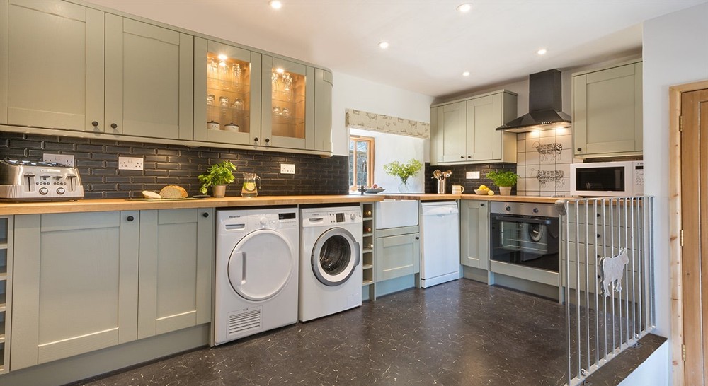 The open-plan kitchen and dining room (photo 2) at Bosigran Cottage in Penzance, Cornwall