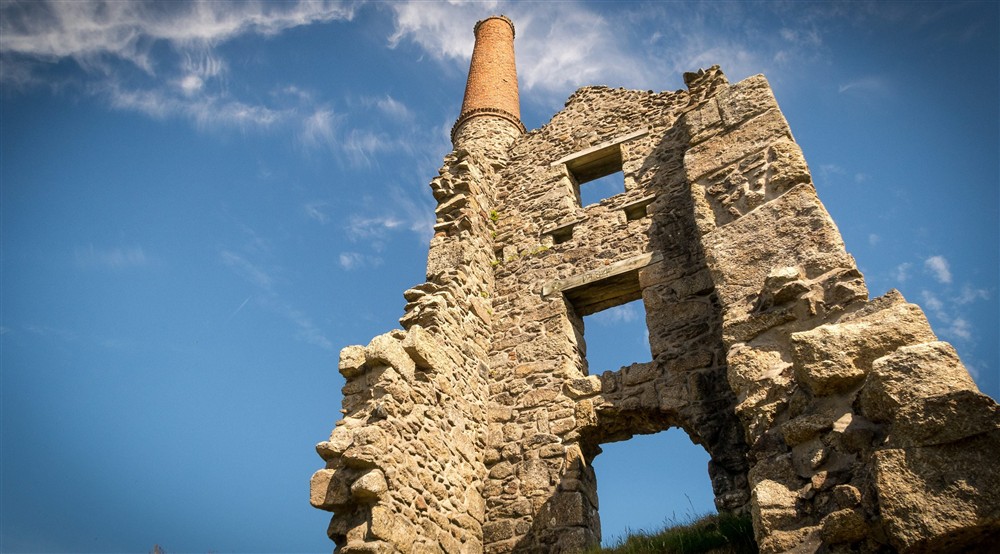 The ruins of one of the engine houses at Bosigran Cottage in Penzance, Cornwall