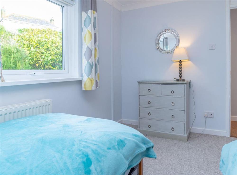 Spacious twin bedroom at Bosula in Fowey, Cornwall
