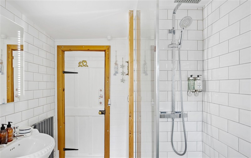 The bathroom at Bosuns Cottage, Devon