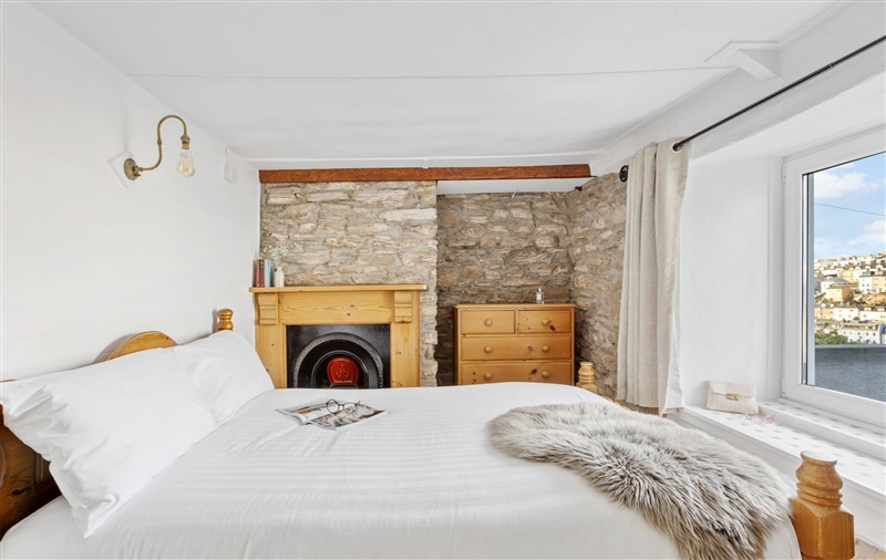 This is a bedroom at Bosuns Cottage, Devon