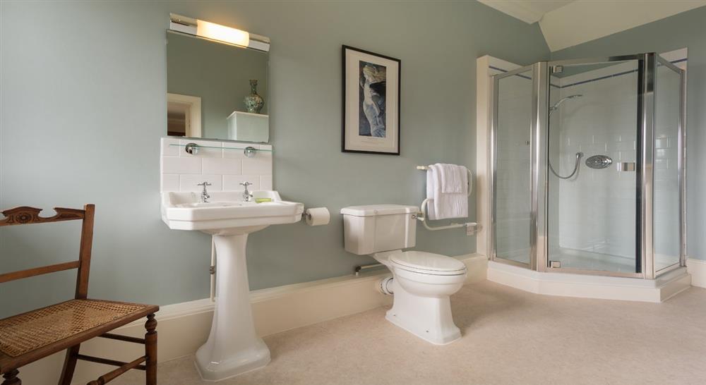 The double bedroom en-suite bathroom at Bosveal in Falmouth, Cornwall