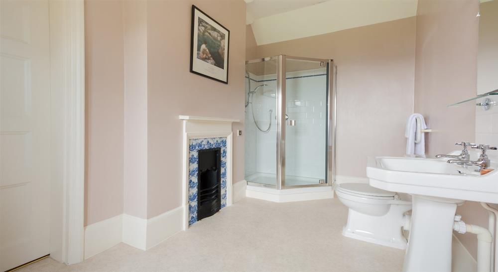 The en-suite bathroom to the twin bedroom at Bosveal in Falmouth, Cornwall
