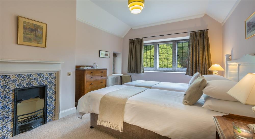 The second twin bedroom at Bosveal in Falmouth, Cornwall
