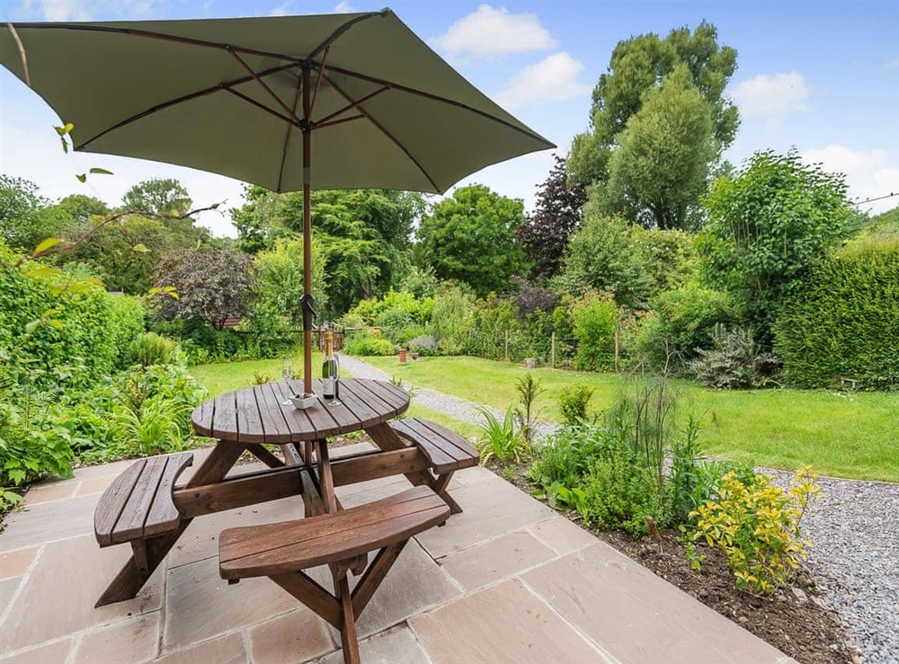 Sitting-out-area at Bourne Farm Cottage in Blandford Forum, Dorset