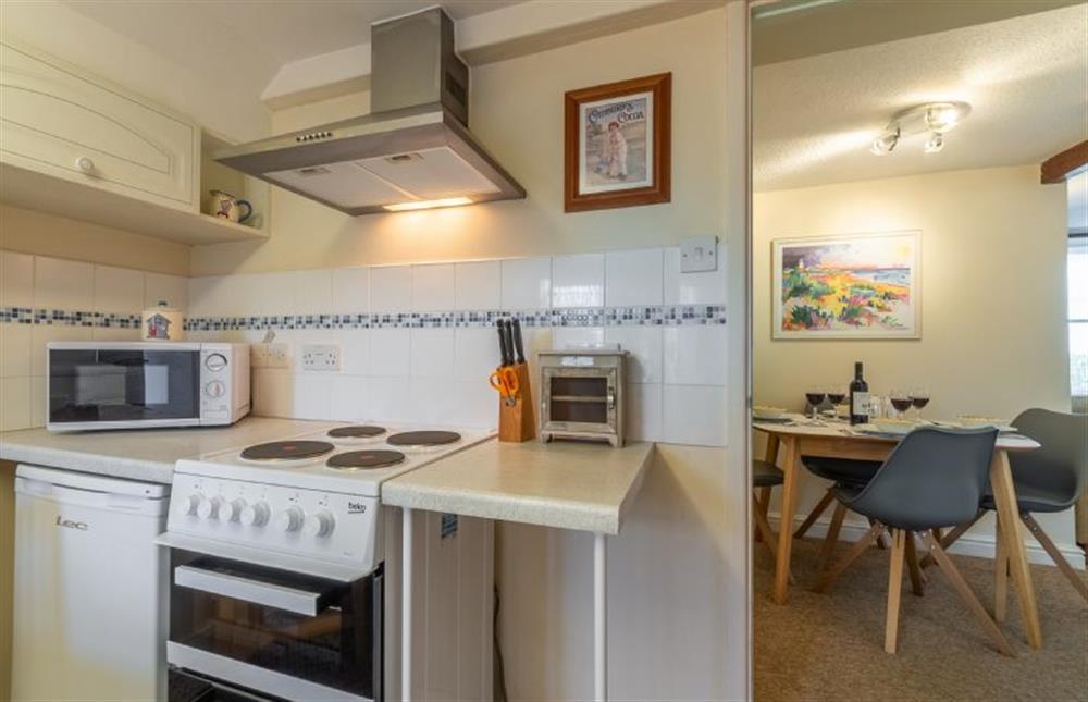 Kitchen with cooker and microwave at Bovis Cottage, Southwold
