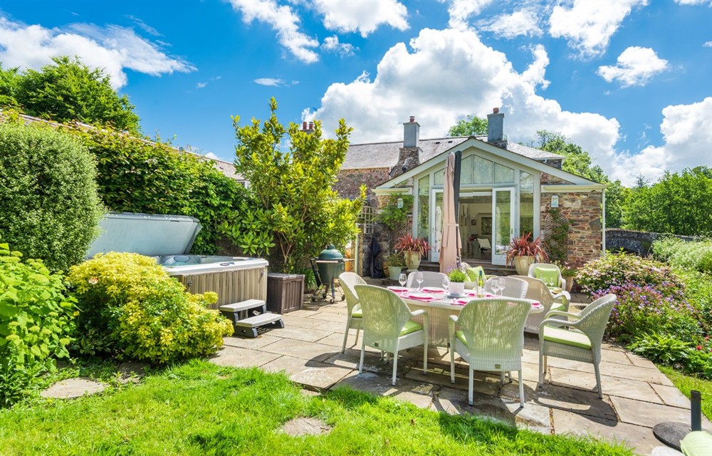 Enjoy the garden at Bow Bridge House and Cottages in Tuckenhay
