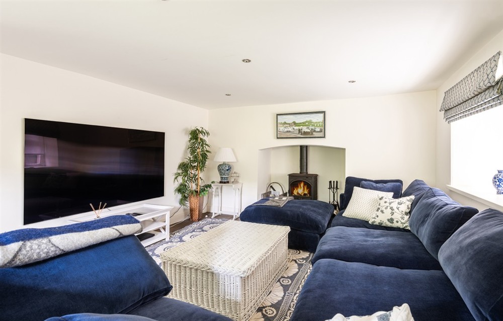 Relax in the living area at Bow Bridge House and Cottages in Tuckenhay