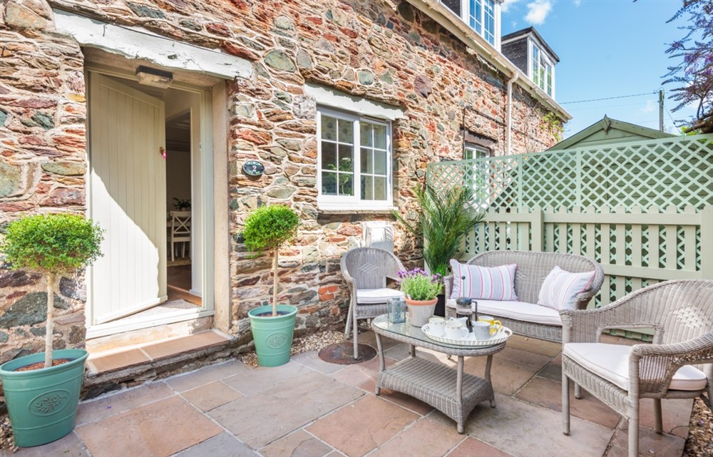 The patio at Bow Bridge House and Cottages in Tuckenhay