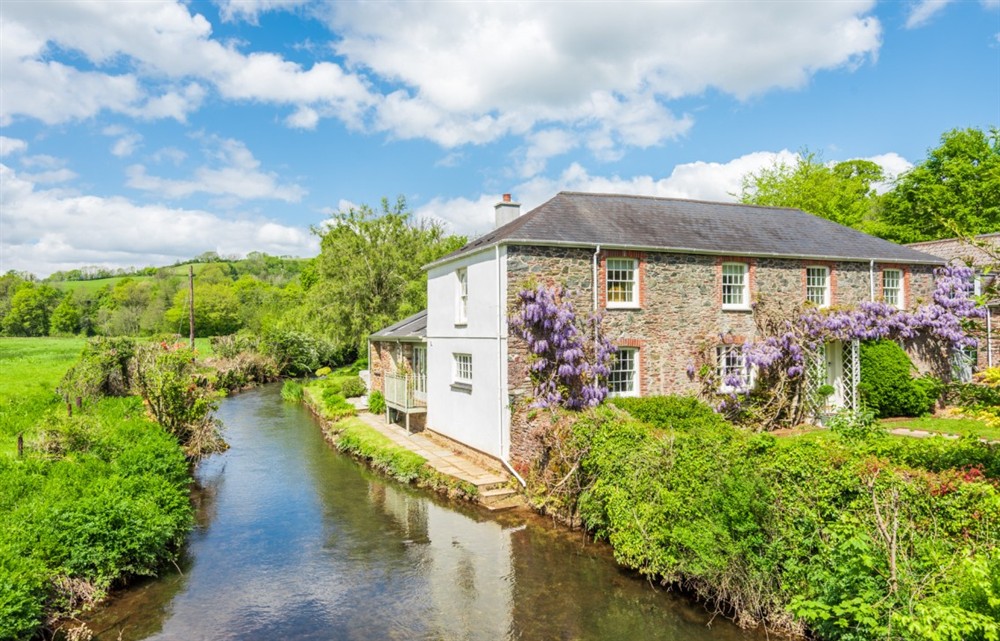 The setting of Bow Bridge House and Cottages at Bow Bridge House and Cottages in Tuckenhay