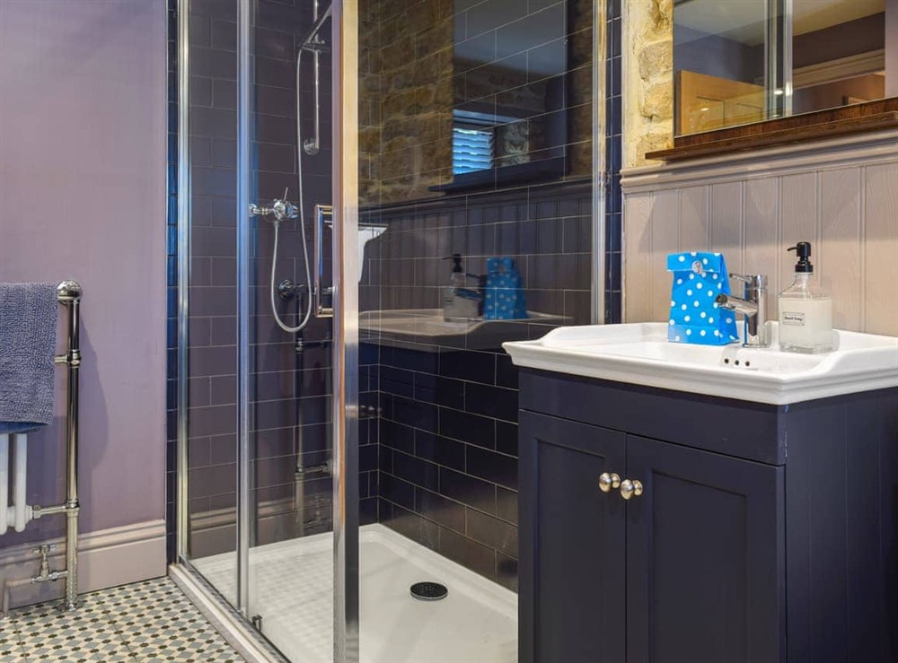 Bathroom at Bow Cottage in Bourton On The Water, Gloucestershire