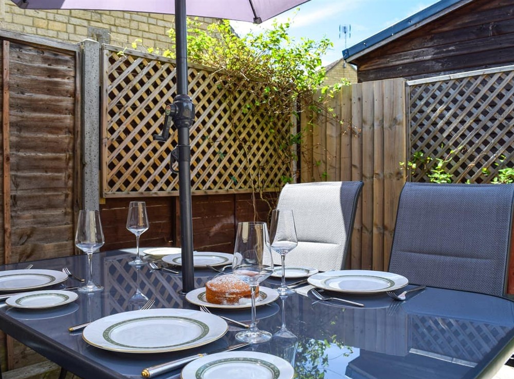 Outdoor eating area at Bow Cottage in Bourton On The Water, Gloucestershire