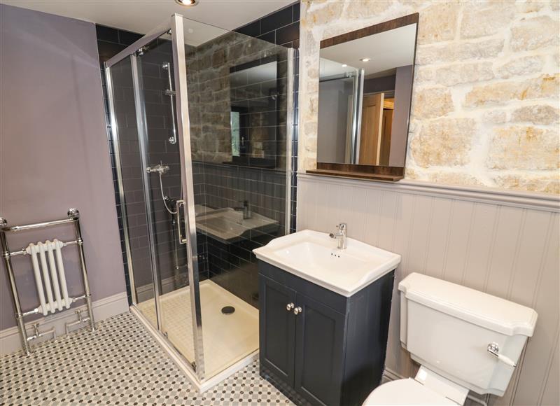 The bathroom at Bow Cottage, Bourton-On-The-Water