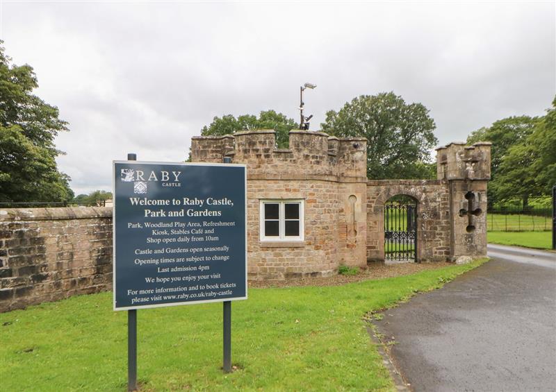 The setting around Bowes Hideaway