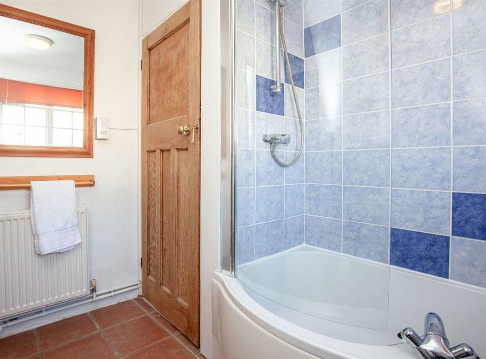 Bathroom at Bowjy Cottage in Cubert, Newquay, Cornwall