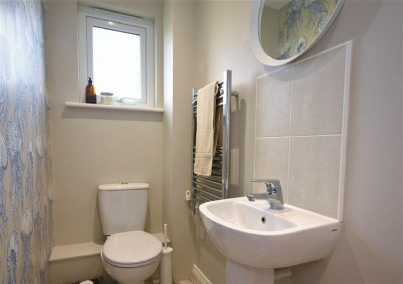 The bathroom at Bowline Cottage, Beadnell