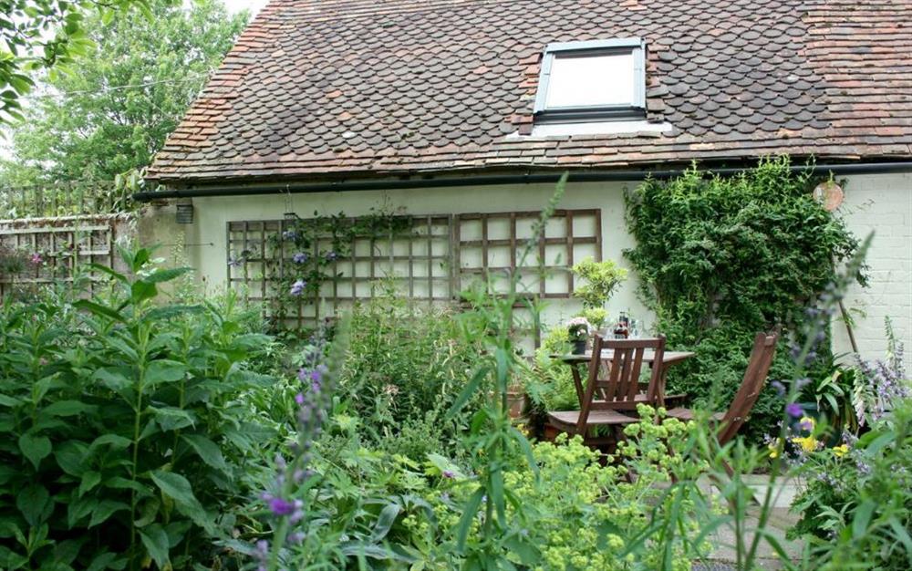 Garden and outdoor seating at Box Cottage, Eastling, Kent