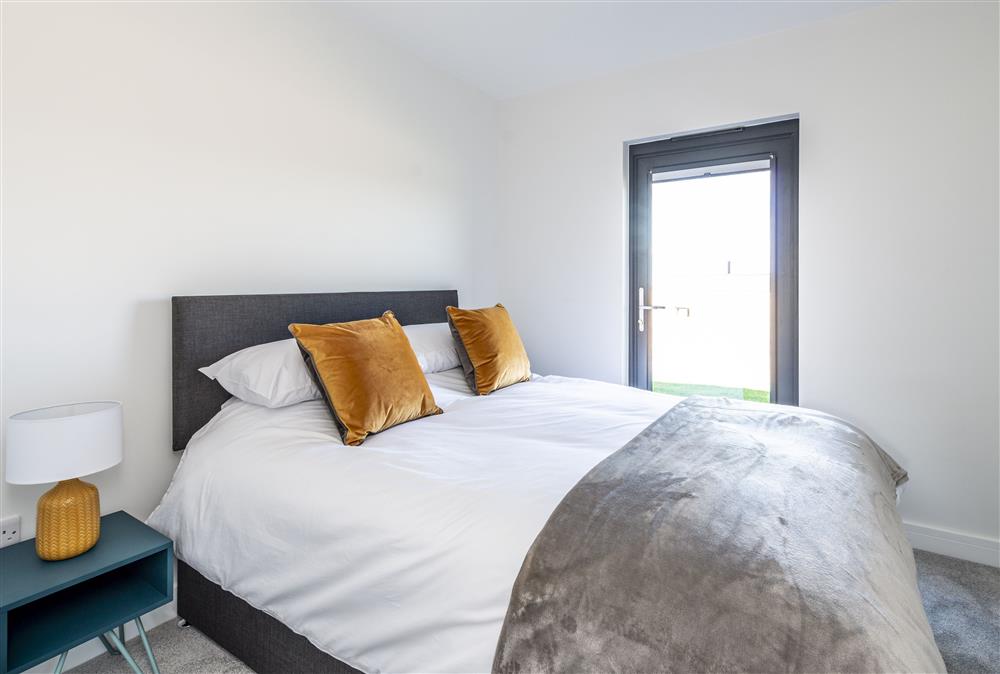 Bedroom one with a 5ft king-size bed and en-suite shower room at Bracken, Ansty, Dorchester