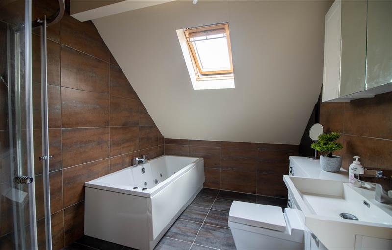 Bathroom (photo 3) at Bradley Manor, Fenay Bridge