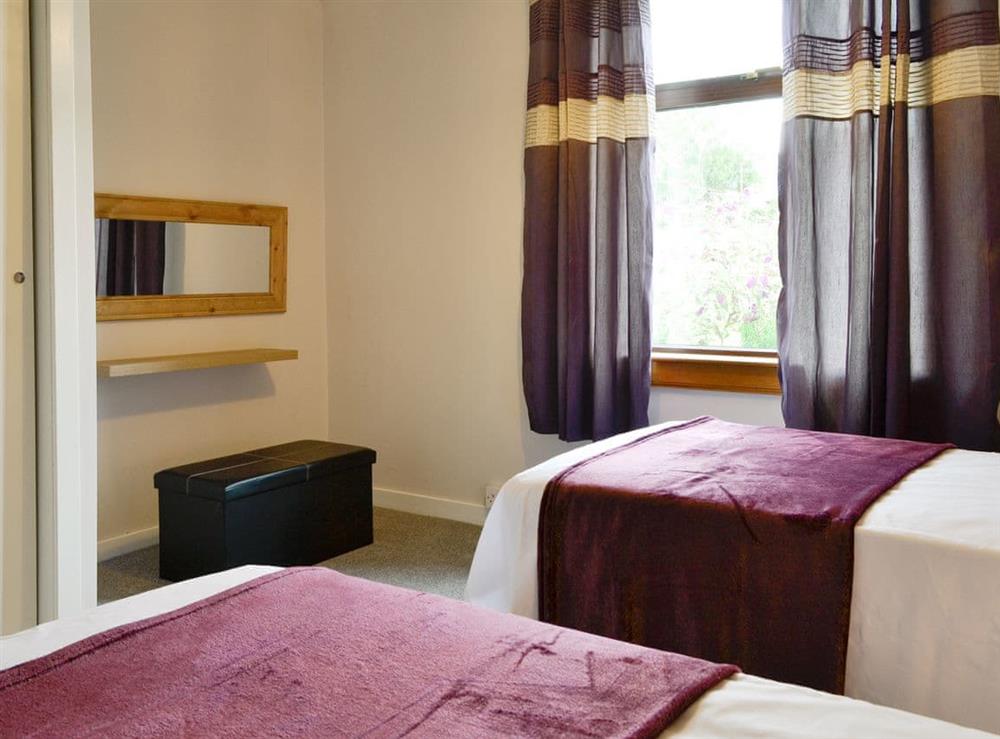 Good-sized twin bedroom at Brae Cottage in Mabie, near Dumfries, Dumfriesshire