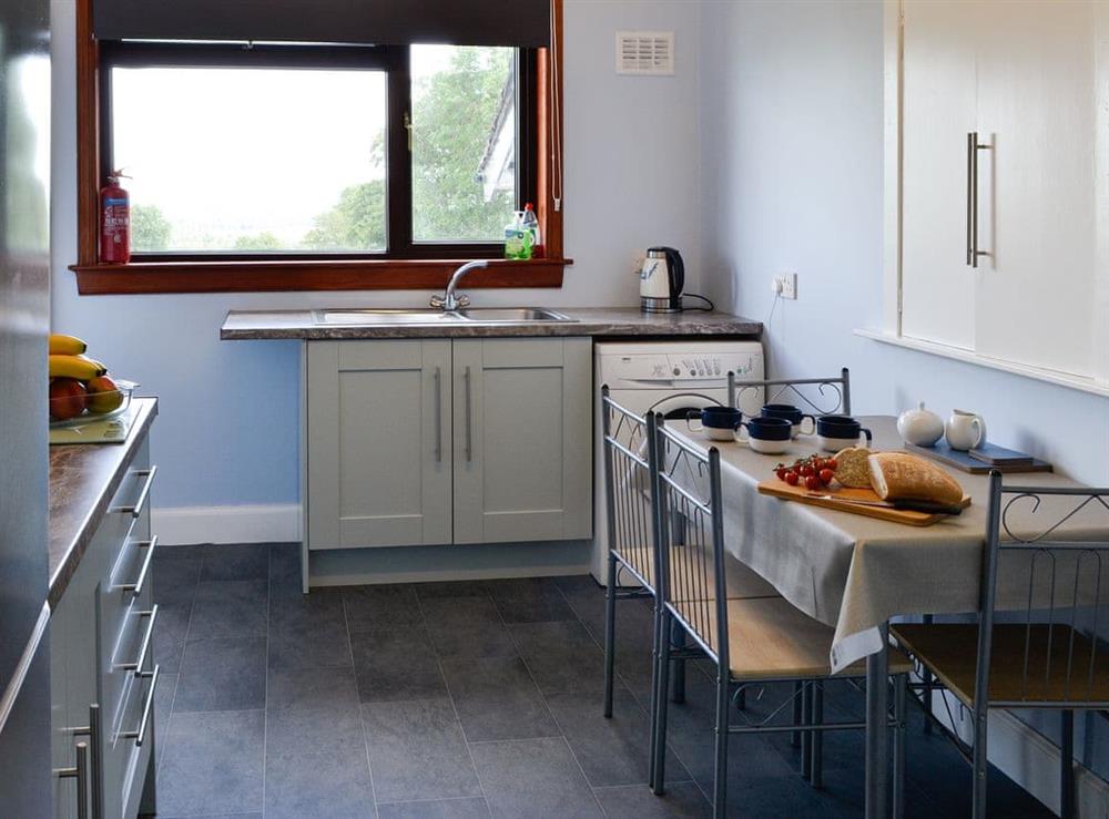 Kitchen with breakfast area at Brae Cottage in Mabie, near Dumfries, Dumfriesshire