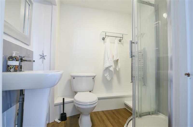 The bathroom at Braeside, Lyme Regis