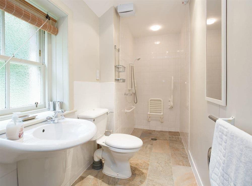 Light and airy wet-room at Orchard Cottage, 