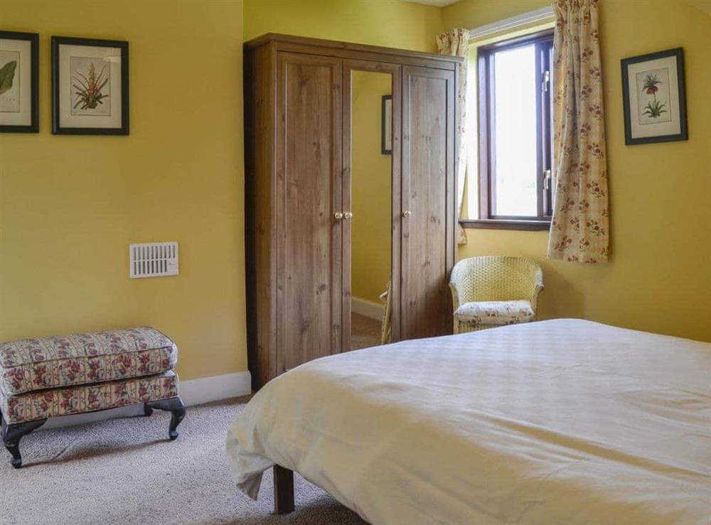 5Ft double bedroom at Bramble Cottage in Meigle, Perthshire