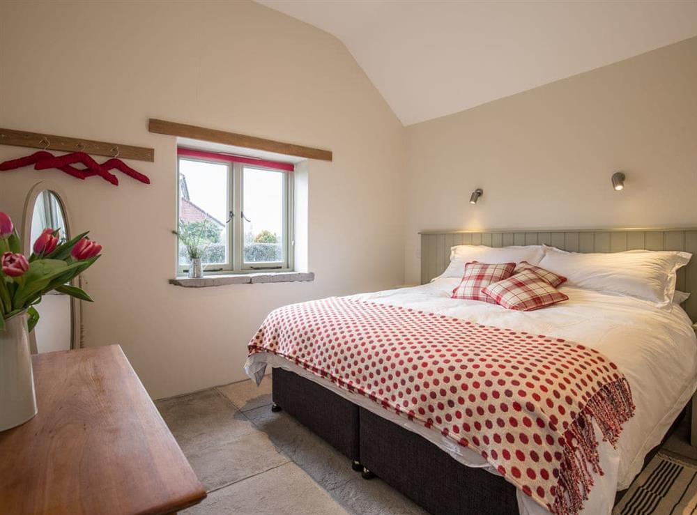 Double bedroom with en-suite (photo 2) at Square Barn, 