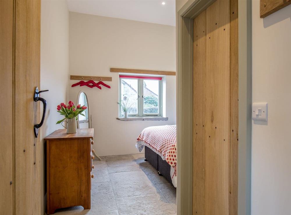 Double bedroom with en-suite at Square Barn, 