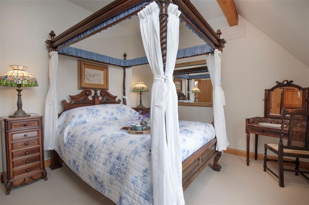 Relax and unwind after a day of exploring the Devon countryside in this 5’ king size four-poster bed