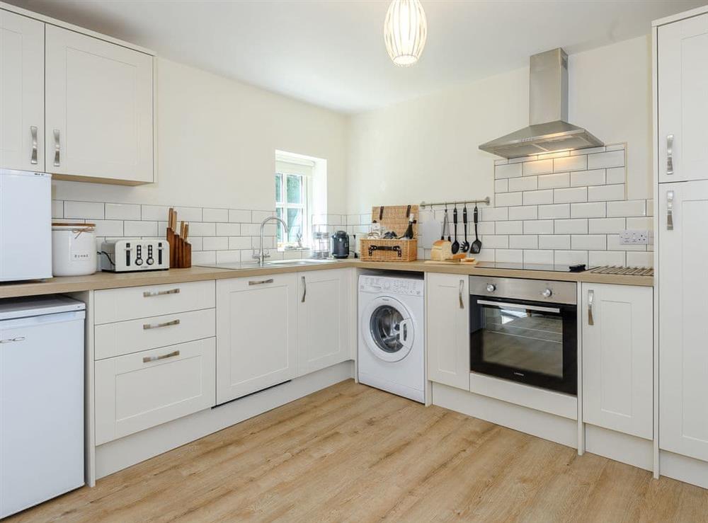 Fully appointed kitchen at Woodcutters Cottage, 