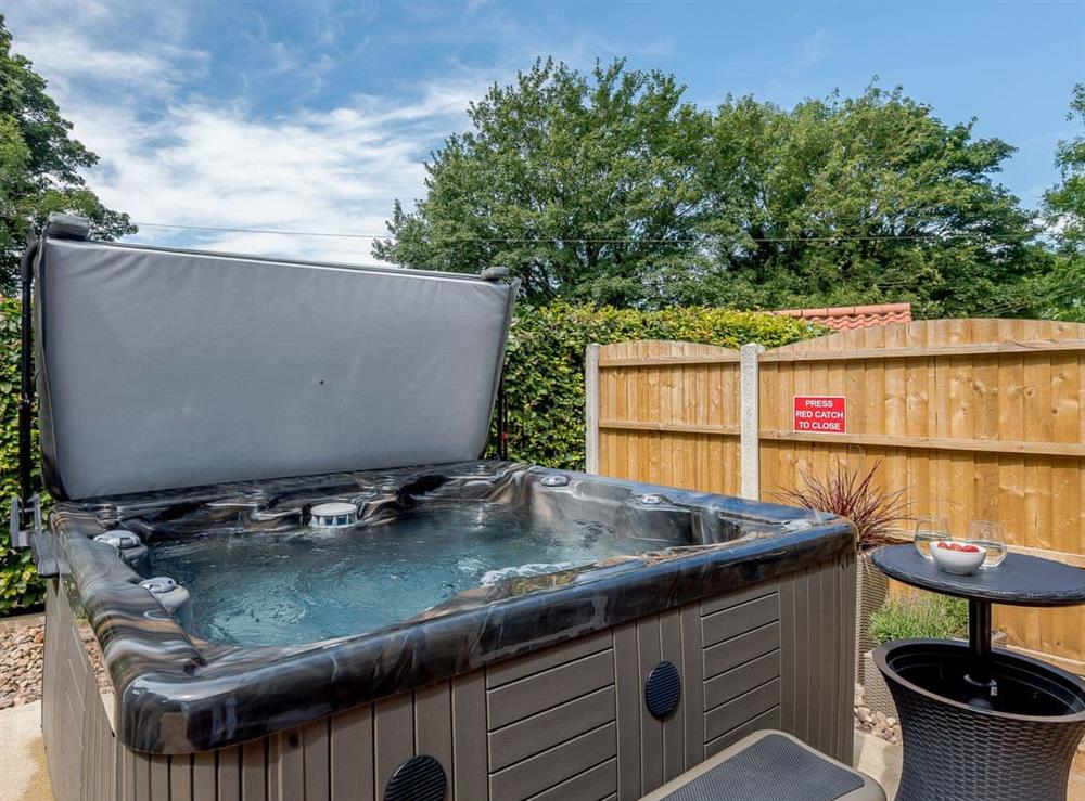 Luxurious hot tub at Woodcutters Cottage, 