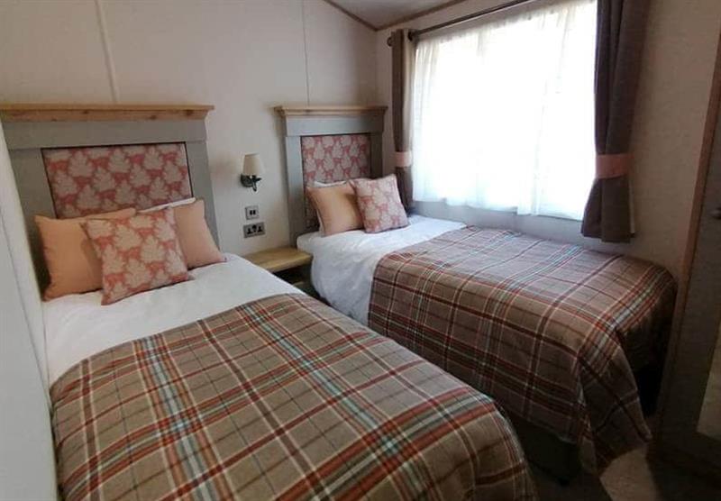 Twin bedroom in the Fallow Lodge at Bredon View in Pershore, Worcestershire