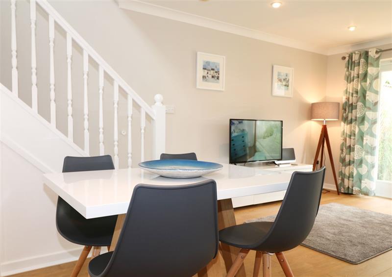 The dining room at Breeze Cottage, Budock Water