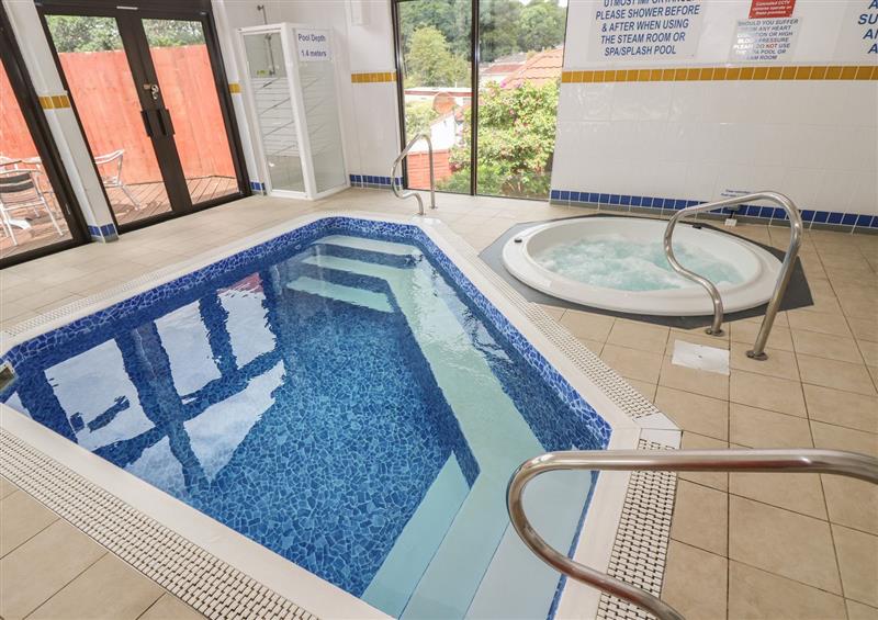 The swimming pool at Breeze Cottage, Budock Water