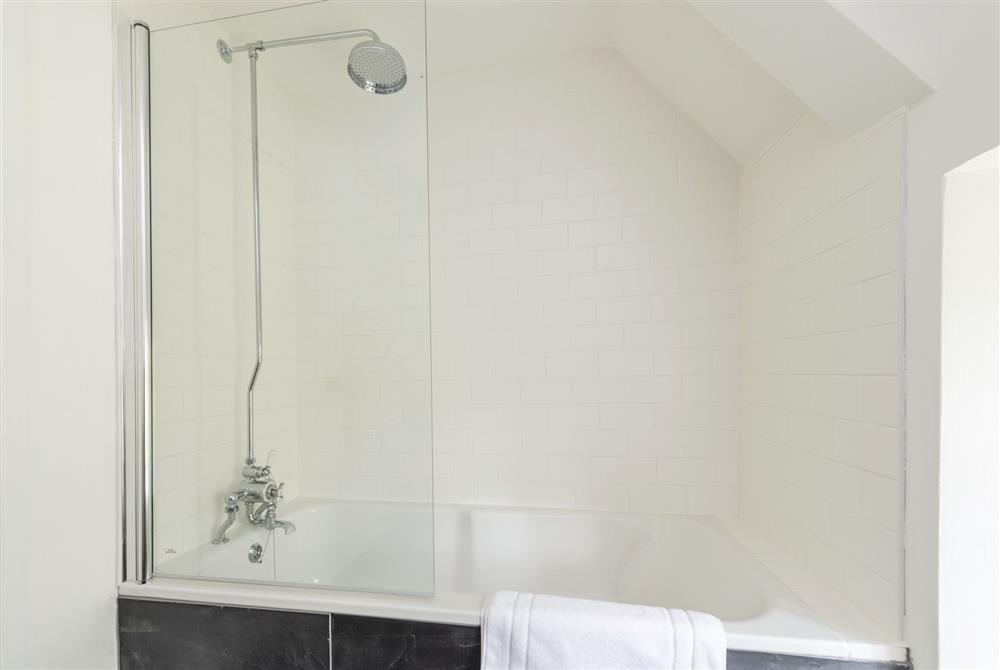 En-suite bathroom with bath and shower over at Brew House Cottage, Clifton Maybank, nr Sherborne