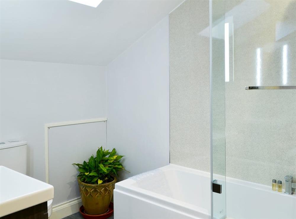 En-suite bathroom at Brewers Cottage in Near Hexham, Northumberland