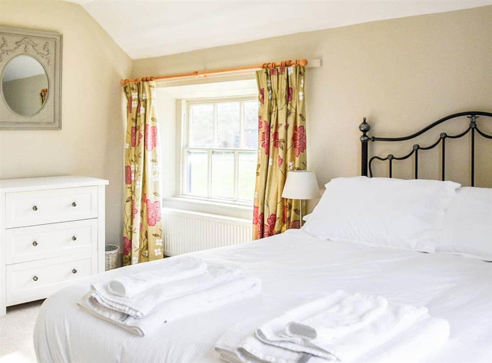 Double bedroom (photo 2) at Brewery Cottage in Middle Claydon, Buckinghamshire