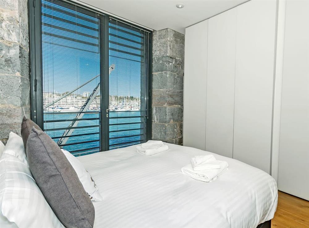 Sumptuous double bedroom with views (photo 2) at 42 Brewhouse, 